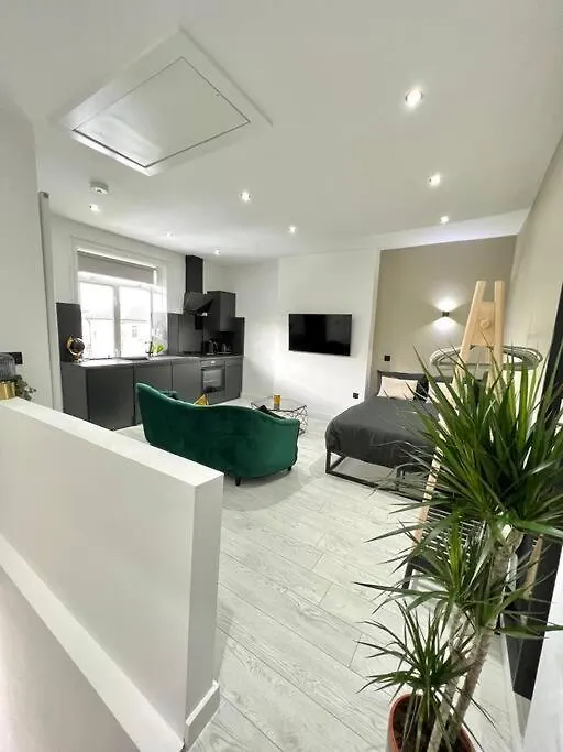 Farsley Studio Apartment