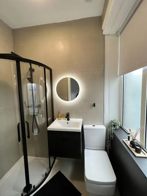 Farsley Studio Apartment 0*,  United Kingdom